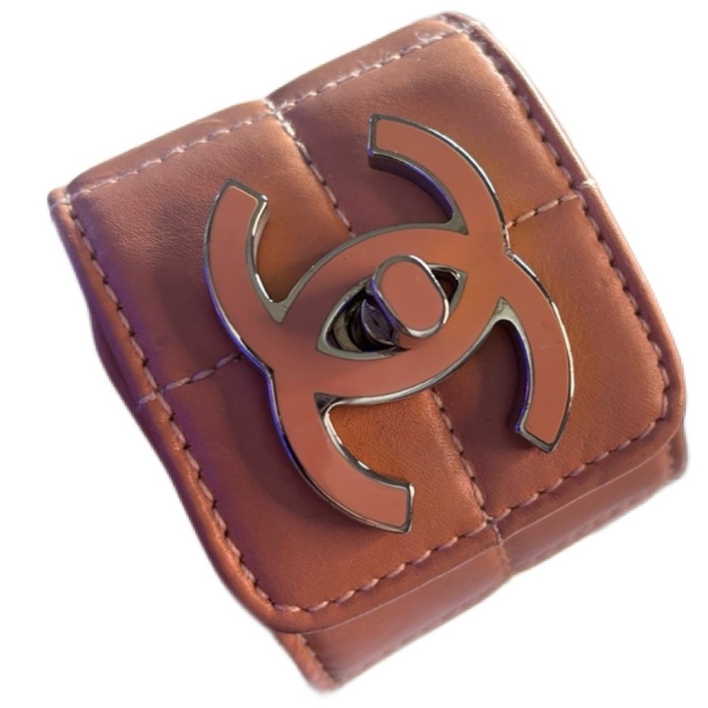 💄CHANEL EUC Tan with pink undertones leather bracelet with Iconic CC Logo